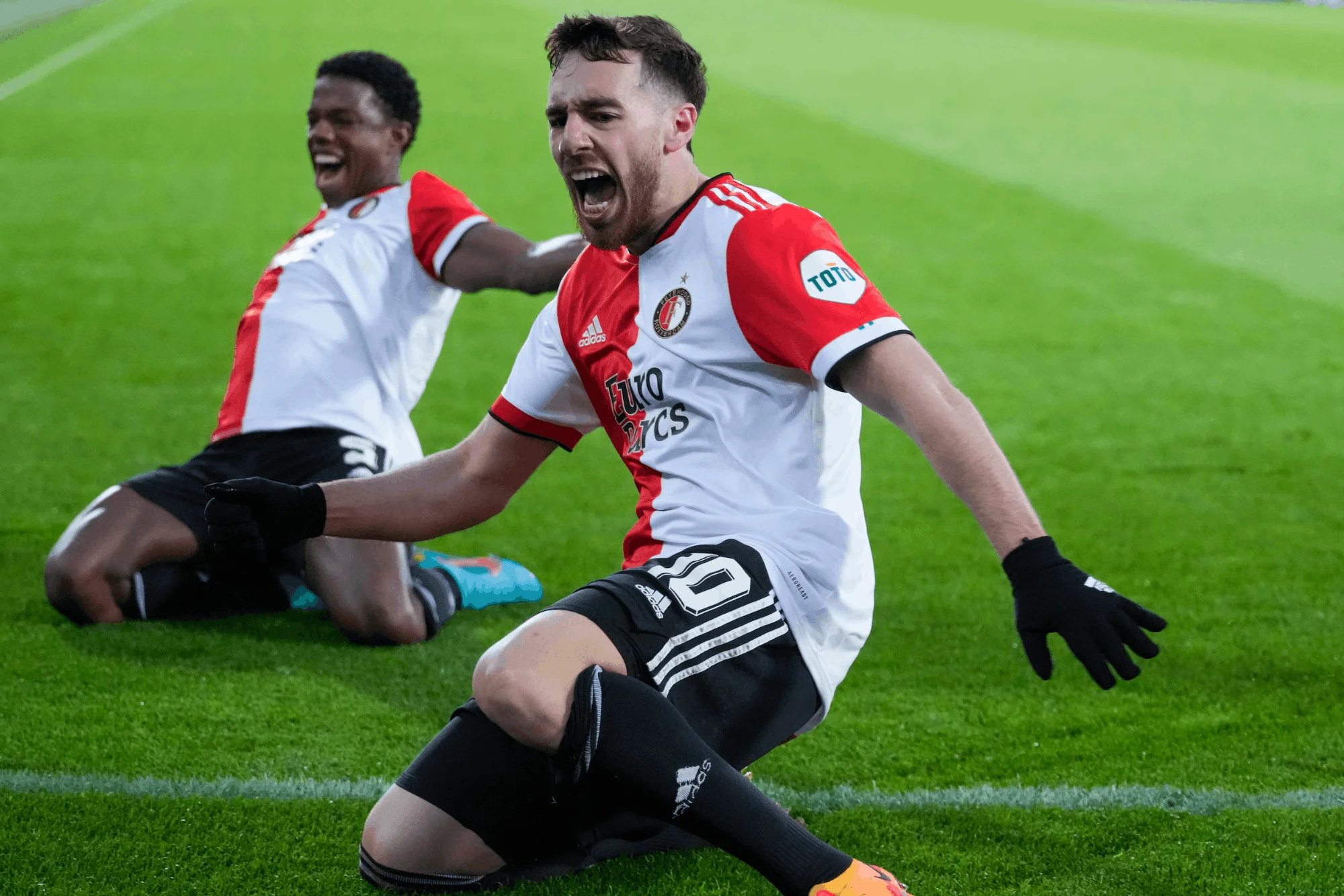 Spelers vieren een goal